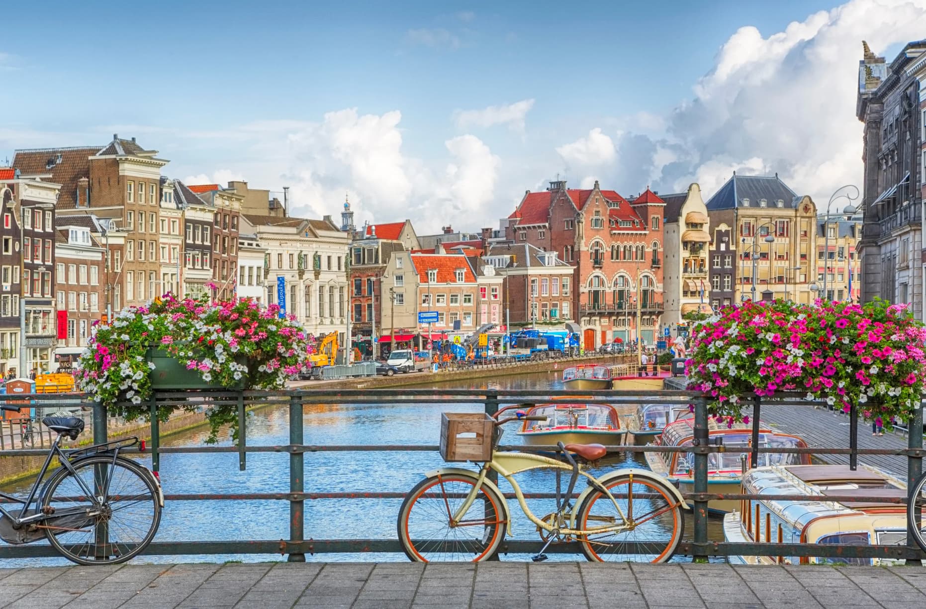 Vélo dans la rivière Amsterdam