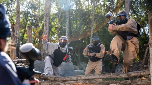 Homme jouant à Paintball amsterdam 2