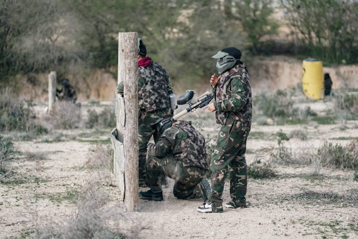 sfide di addio al celibato con paintball