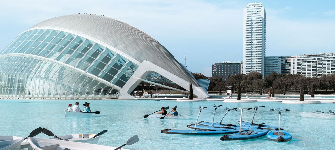 La vivace scena degli spogliarelli di Valencia: Svelare la vita notturna