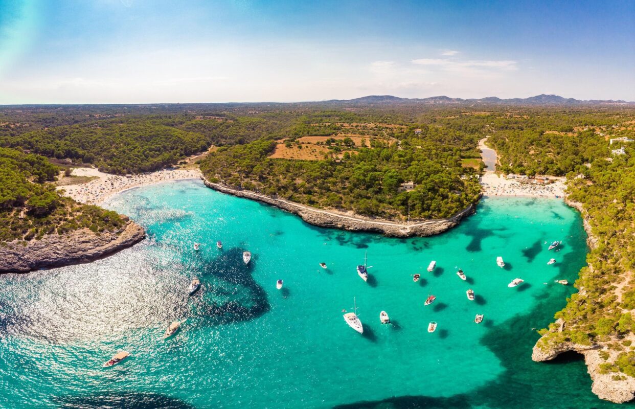Scatenate il divertimento: Il primo servizio di noleggio di spogliarelliste a Mallorca